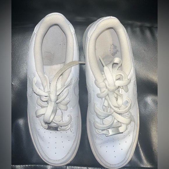Nike Air Force 1 shoes Triple White Leather Low DH2920-111 Youth Size 7Y Kids - Picture 3 of 7